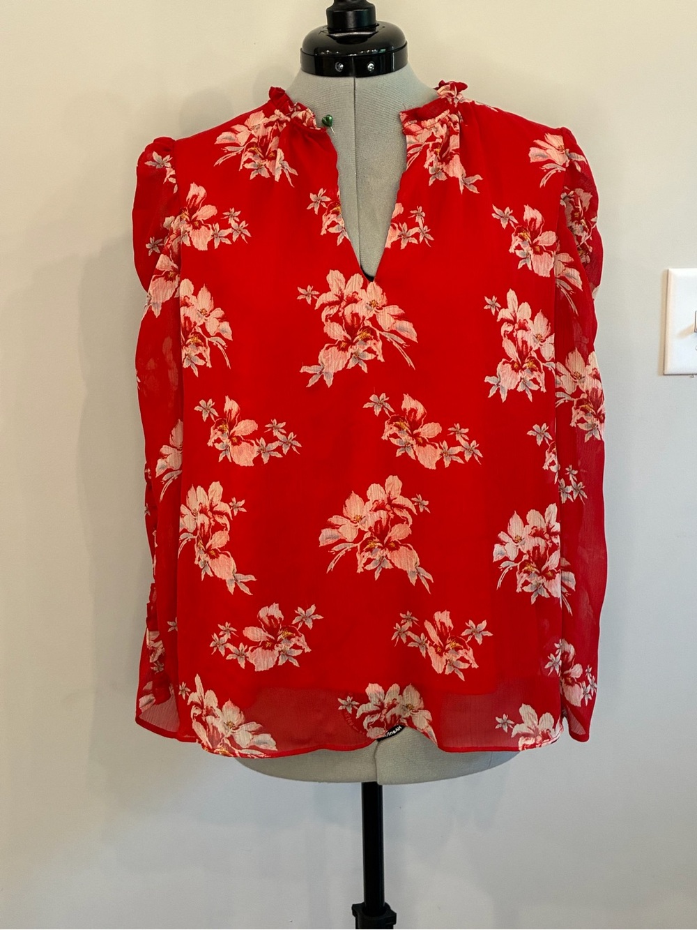 CeCe Red Sleeveless Floral V-Neck Blouse